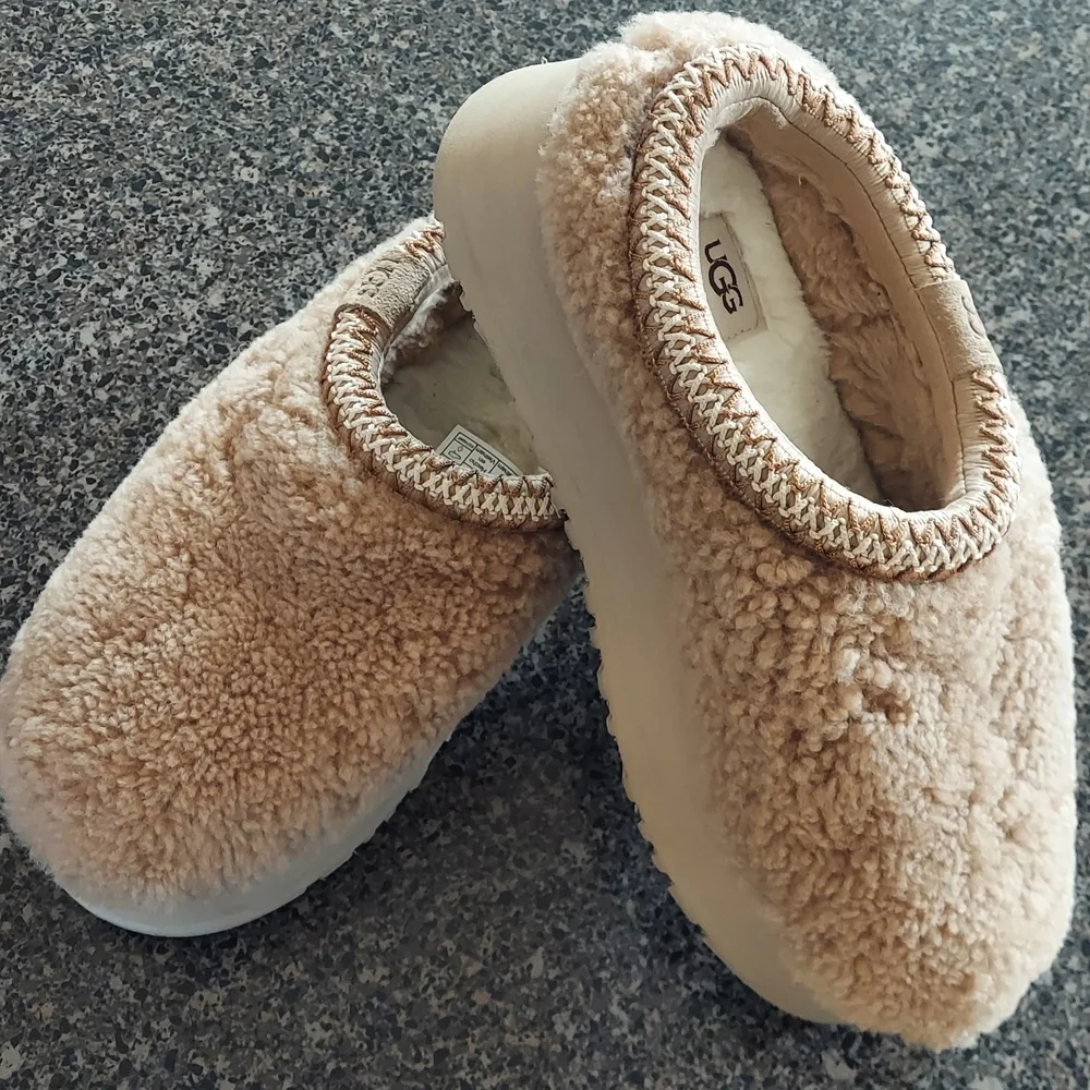 UGG Women's Tan Fuzz Slipper Clogs - Picture 2 of 5